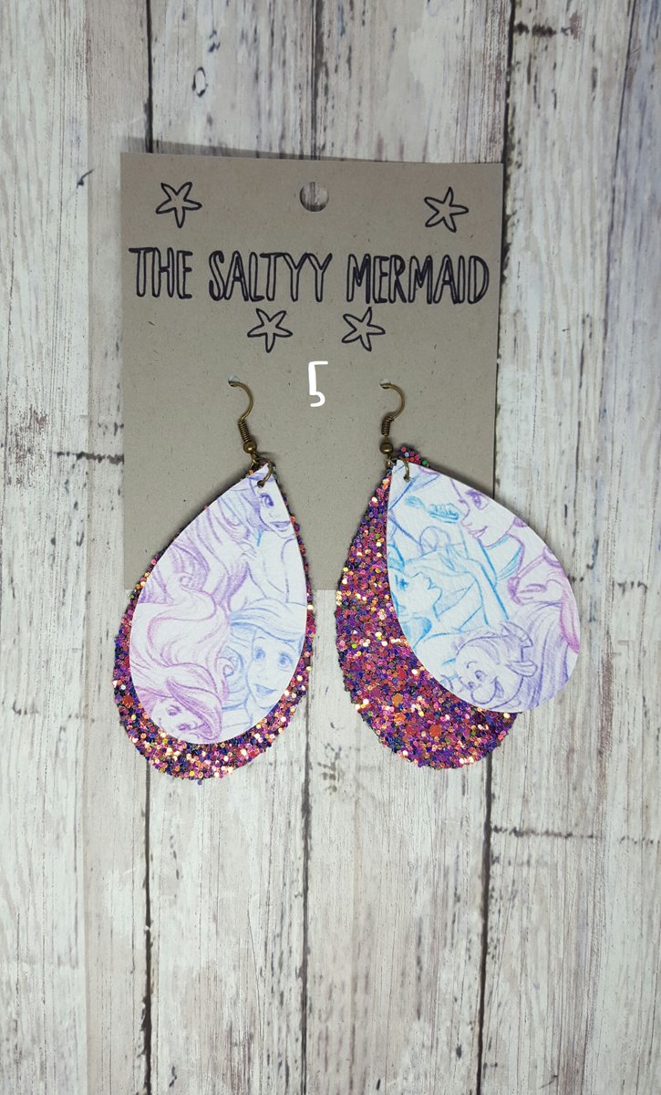 Who is still up? These earrings are the bubbles! 🧜‍♀️
Snag a pair for yourself.
DM to purchase. ✉️

Follow us on Twitter 😍😍😍

#mermaids #handmade #smallbusiness #Dayton #Gemcity #festival #coachella #mermaids #instagramboutique #luxury #springfashion #glitter #vintage #cosplay