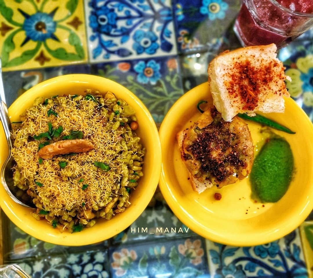 Sev vada pav <a href="/him_manav/">himmanav</a>
   #sevtamatar #sabji #vegetarian #namkeensev #indorisev #delicioue #easyandquick #instafood #instapic  #sevpuri #instagramers  #foodporn #foodgasm #ChatpatiSev #Sevgram #SevIsLife #sevindore #SevingSev #SevBhujiya