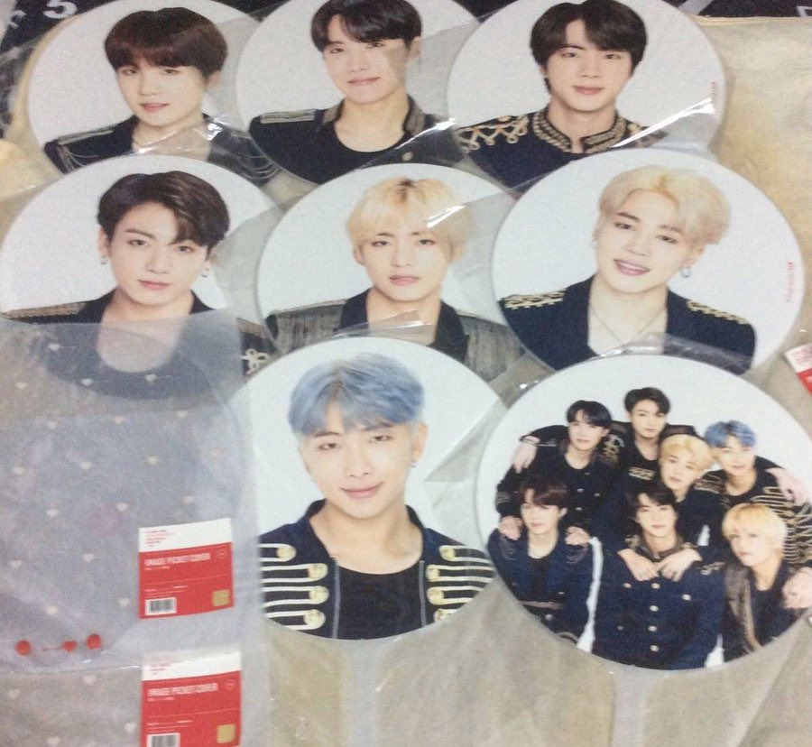BTS07521335's tweet photo. 🎁プレゼント企画🎁

BTS全メンバー８枚セット 
うちわをプレゼント！！

🌸応募方法🌸
フォロー＆RT

🌸期間🌸
2月19日 23:59
（2月21日発送）

🌸当選人数🌸
         1人

★応募条件を満たした方を抽選対象にします！！

#BTS   #プレゼント https://t.co/Qz4RHQxKM2