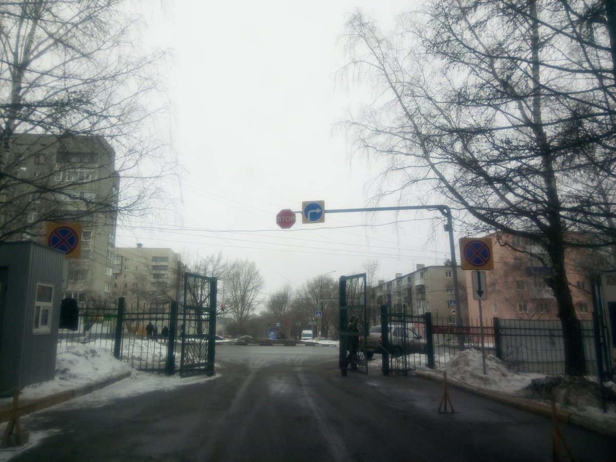 Внимание. На основании представления ГИБДД изменилась организация дорожного движения на перекрёстке ул. Хрустальная/Луначарского (выезд с с/к Автомобилист). Будьте внимательны. Соблюдайте пдд.