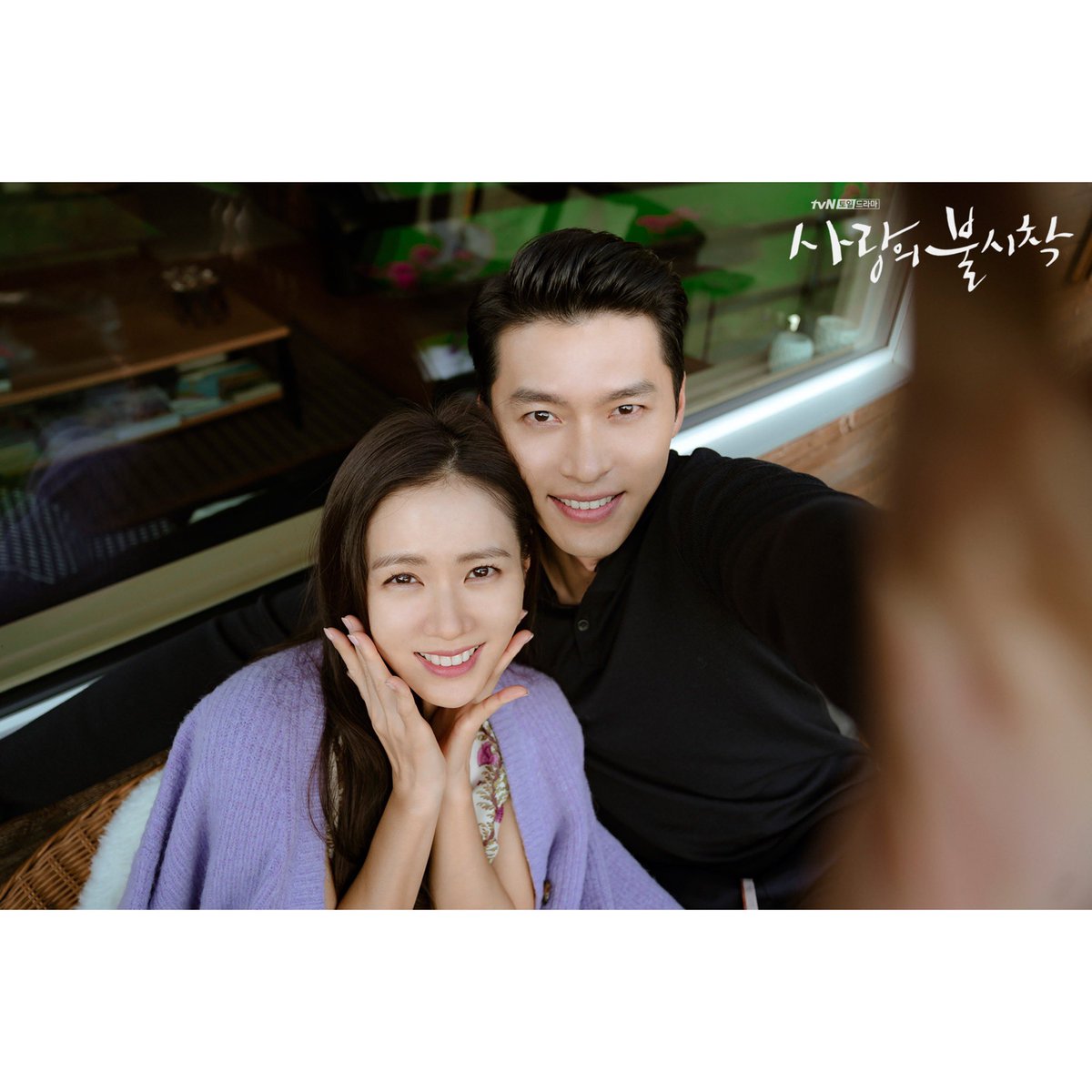 CJnDrama's tweet photo. 내년에도, 그다음 해도, 그다음 해도 좋은 날일 거요
사랑불이 그대들을 생각하고 있을 거거든🙏🏻

#tvN #토일드라마 #사랑의불시착
#현빈 #손예진 #서지혜 #김정현 https://t.co/xjBObKfChV