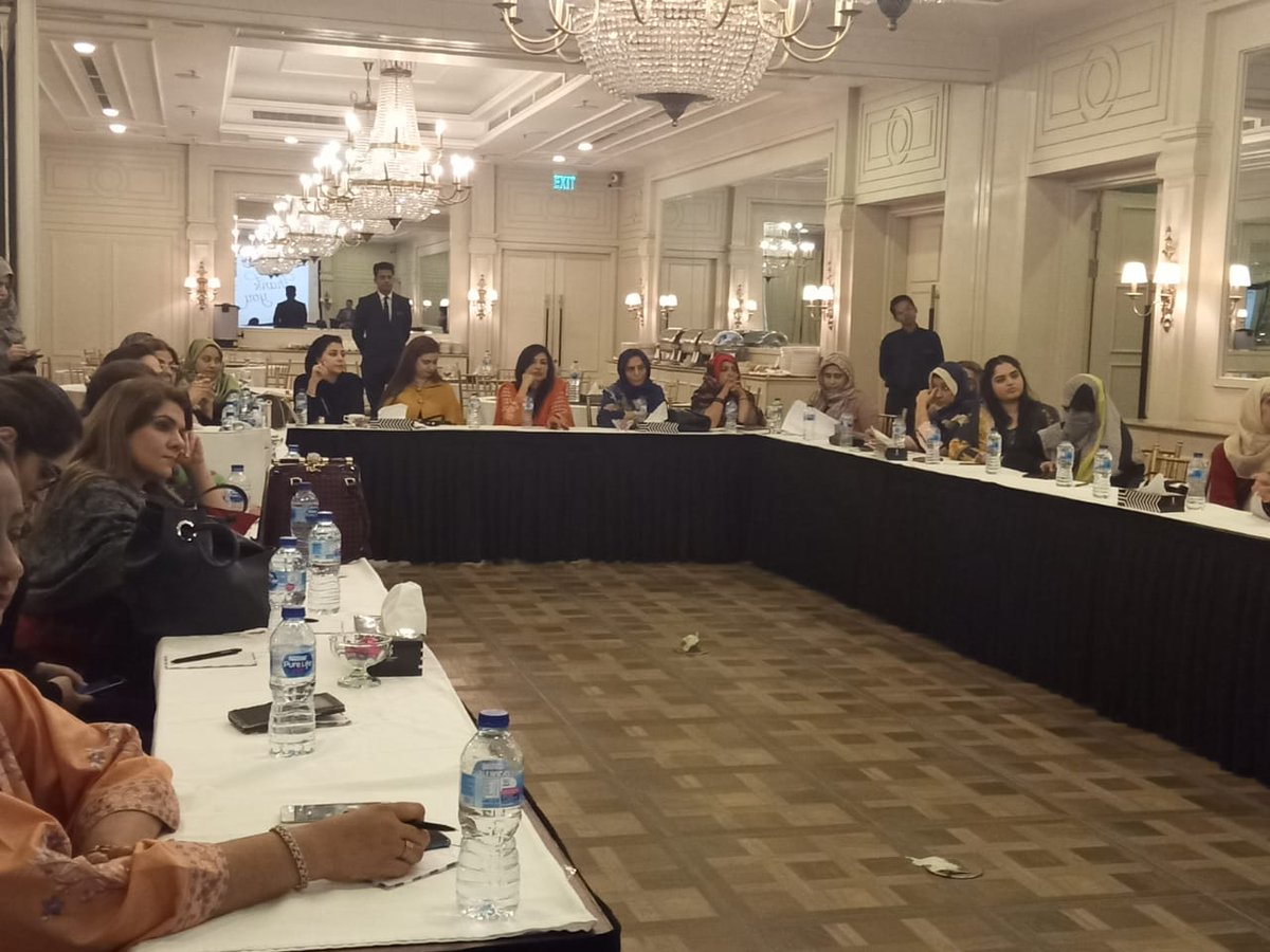 LubzBhayat's tweet photo. Ms. Lubna Bhayat President WCCIL attended the Women Entrepreneurs Session for the LSP & Dialogue for Compliance by Deutsche Gesellschaft für Internationale Zusammenarbeit (GIZ). Special Thanks to Dr. Sue, Entrepreneur from Edinburgh.
#WCCIL
#GIZ https://t.co/V3RZnAIZsg