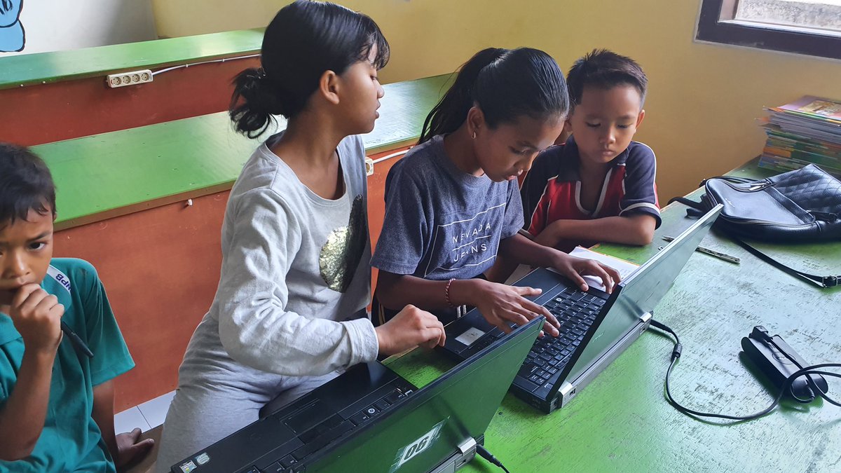 IsidoraKatanic's tweet image. Special shoutout to @Dell for donating the laptops for #computer classes at Yayasan Widya Sari, a non-profit foundation in Tianyar for underprivileged children ❤️❤️❤️ #teachingtech #computerclass #Dell