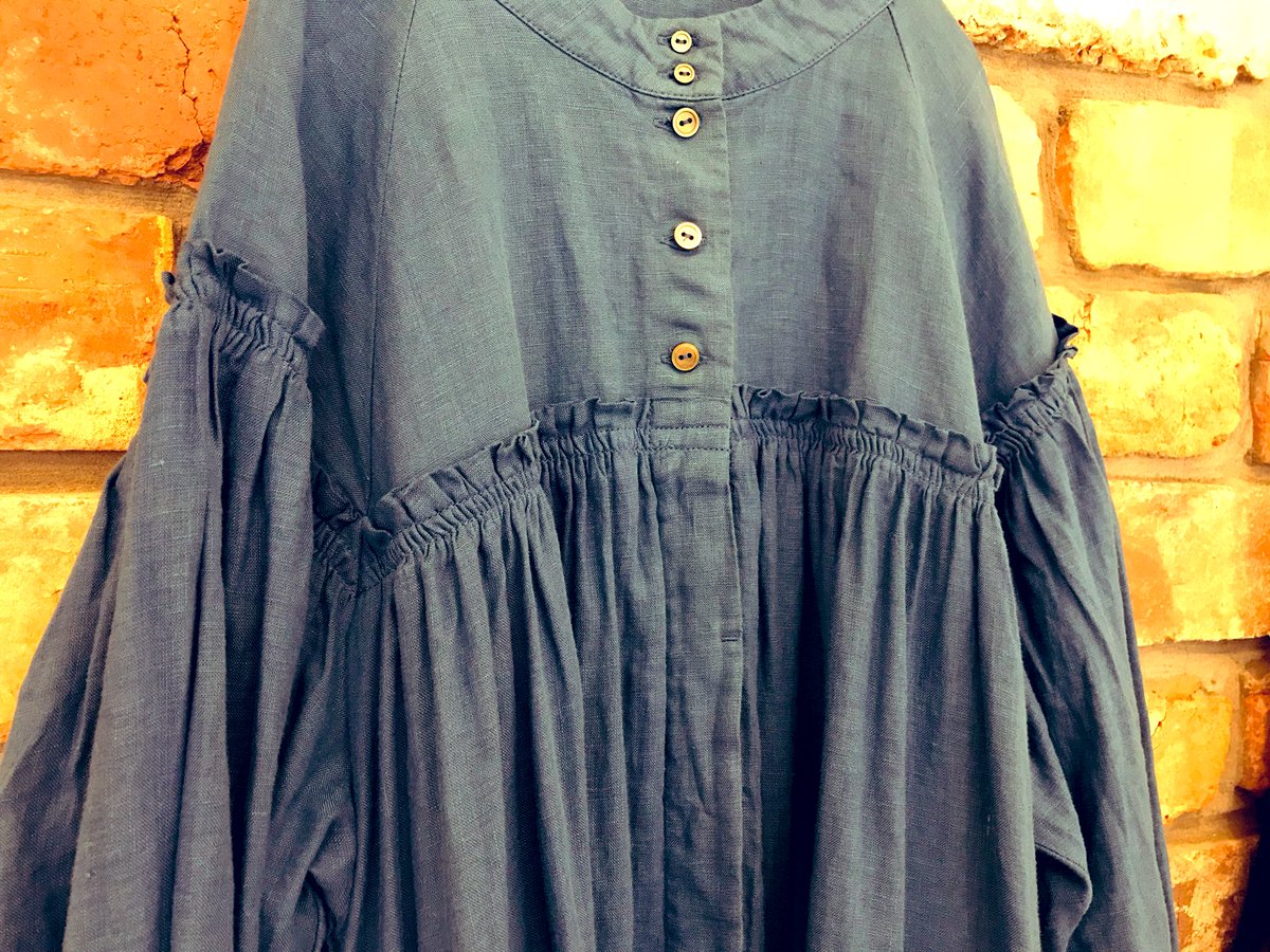 ネストローブ　リネンフリルギャザーヨークワンピース　(BLUE)　25,000 nest Robe リネンフリルギャザーヨークワンピース ブルー