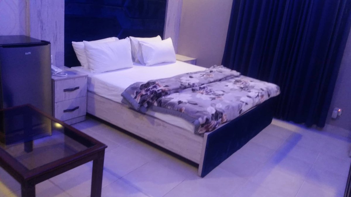 HotelComfortIn4's tweet photo. #Hotel Comfort INN #Clifton #Karachi
Deluxe #Room : PKR 6000/=
Modern Rooms
Breakfast
24hrWifi
Car Parking included in rate.
Call at +0092-03095748060 to book today
#BilawalChowrangi #HBLPSLV #PSL5 #PSLV #PSL2020 #Tayyarhain  #HotelComfortINN #BeautifulPakistan #VisitPakistan2020 https://t.co/56X4g5pbtB