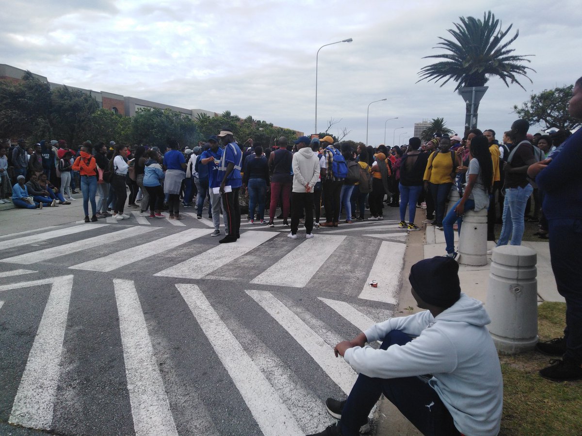 ayanda_given's tweet photo. NMU north and south campus entrances has been blocked by students demanding demanding registration
#NMUShutdown https://t.co/Gxt0pWM2j8