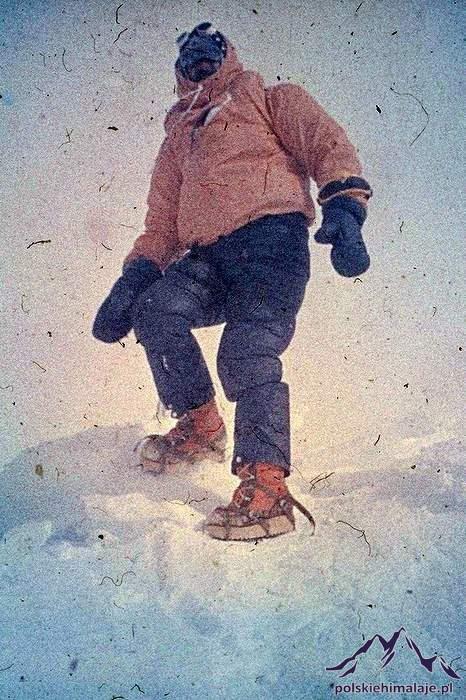 Tatromaniakpl's tweet photo. Dokładnie 40 lat temu Polacy jako pierwsi ludzie weszli na Mount Everest zimą! 🇵🇱🇵🇱🇵🇱

17.02.1980 r. - data, z której wszyscy powinniśmy być dumni.

fot. Bogdan Jankowski, Leszek Cichy https://t.co/L6nOZopMTl