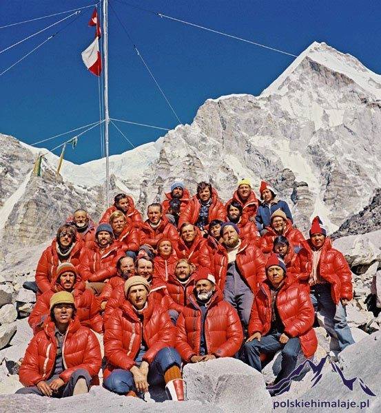 Tatromaniakpl's tweet photo. Dokładnie 40 lat temu Polacy jako pierwsi ludzie weszli na Mount Everest zimą! 🇵🇱🇵🇱🇵🇱

17.02.1980 r. - data, z której wszyscy powinniśmy być dumni.

fot. Bogdan Jankowski, Leszek Cichy https://t.co/L6nOZopMTl