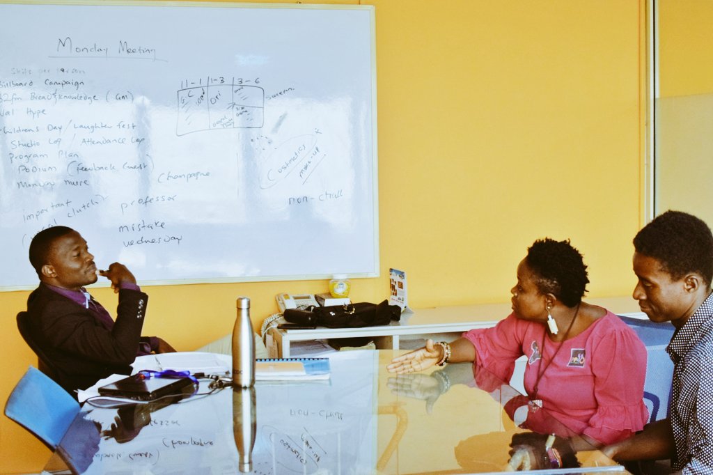 AfricanCr8veHub's tweet photo. Preparations are now in Top Gear for our Second Edition of #CreativeEcoHandDay Competition where we will be exploring Wastes in 3 Categories; #Science, #Fashion and #Arts for Primary/Secondary Public/Private Schools in Ibadan City to mark The Global Recycling Day @AfricanCr8veHub https://t.co/1zvd6mJBow