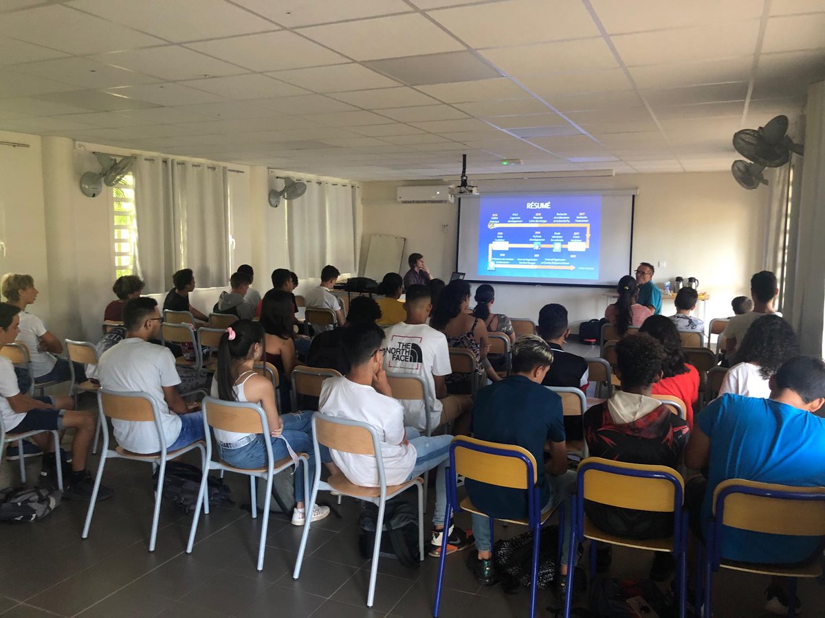Technopole_974's tweet image. Ce matin, conférence animée par la Technopole dans le cadre des #24hdelinnovation 💡 au Lycée Moulin Joli avec  David DAT (#PsyApps), Christophe HOARAU (#Syscéa) et Rudy BONTE (@AdopteUnArtiste)
Des conférences qui se dérouleront aujourd&apos;hui et demain dans les 4 coins de l&apos;île