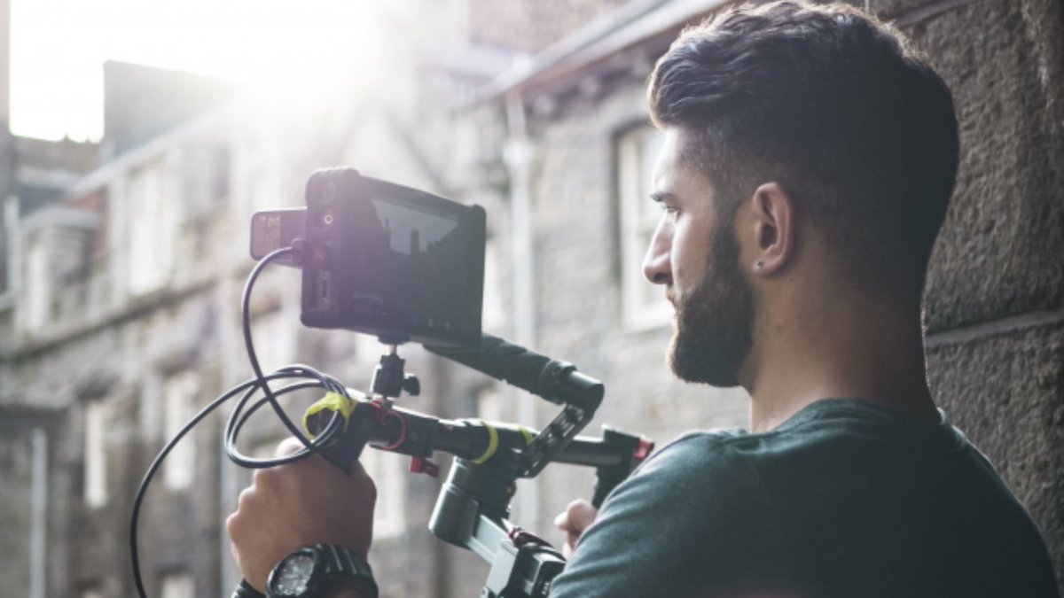 From #RallyDakar to #IOMTT, for #ContentCreation in #Motorsports you gotta be fast. Dario Leonetti from bloomcreative.im