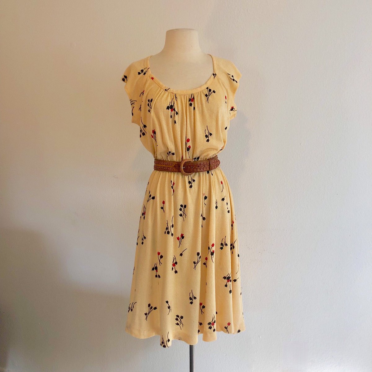 #newlisting #etsy vintage 1960s terry cloth tulip print dress | 60s floral day dress | mod hippie boho etsy.me/2UXNTI3