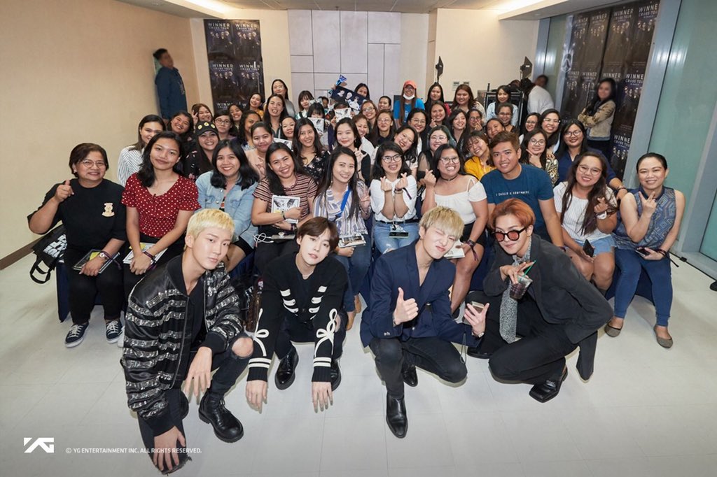 JessaJ97's tweet photo. Libreng photo op with Winner HAHAHA π
I miss these boys π₯Ίπ₯Ίπ₯Ί #WINNER #WINNERCrossTourInManila #WINNERFansignInManila https://t.co/XLGtC5dUM2