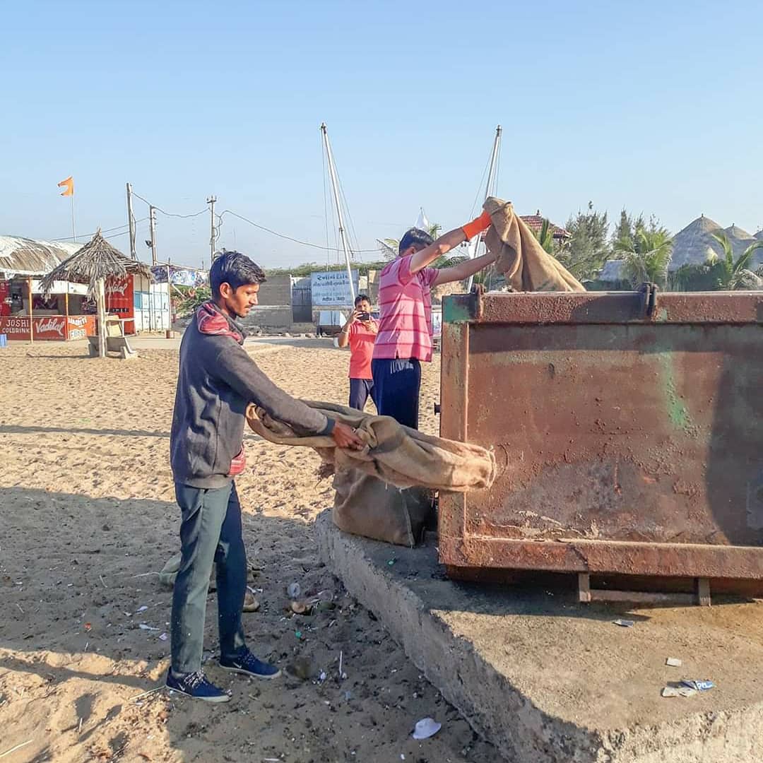 Dharmik_corals's tweet photo. 27th week of beach cleaning at Mandvi-Kutch. Because of recently started beach tents here there was less Plastic. 
@CollectorKutch  @OurKutch @CMOGuj  @PMOIndia @Mehulsh18720963 https://t.co/ipFBzodEDc