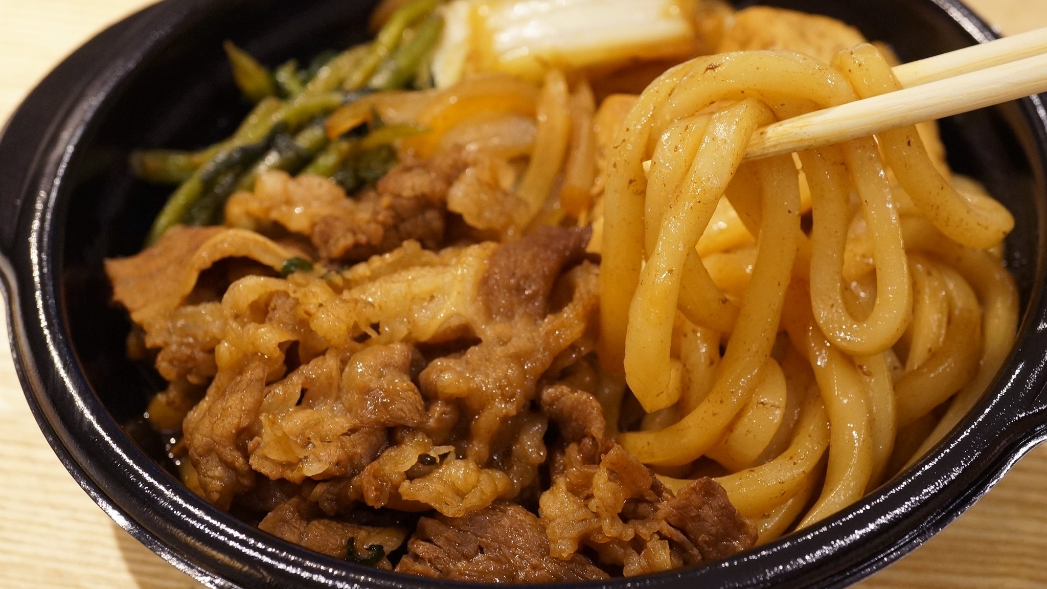 ほっともっと 公式 この前テレビで見たのですが 好きな鍋ランキング 1位はすき焼きだそうです ๑ W 三 W ๑ という事は うどんが入った すき焼き弁当 うどん付 は どう考えても最強なのでは ほっともっと 公式 この前テレビで見たのですが 好きな鍋ランキング 1位はすき焼きだそうです ๑ W 三 W ๑ という事は うどんが入った すき焼き弁当 うどん付 は どう考えても最強なのでは