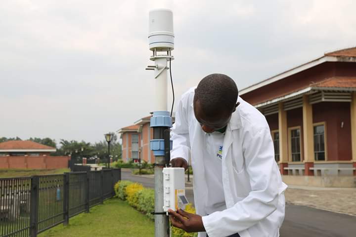 TAHMO_World's tweet photo. Effective cleaning and maintenance of an Automatic Weather Station (AWS) contribute to the accurate weather data recording. The AWS records and transmits meteorological data, and it helps our academic staff and students to interpret, analyze and apply weather  data
RP-IPRC MUSANE https://t.co/d7tB1jJ8cC