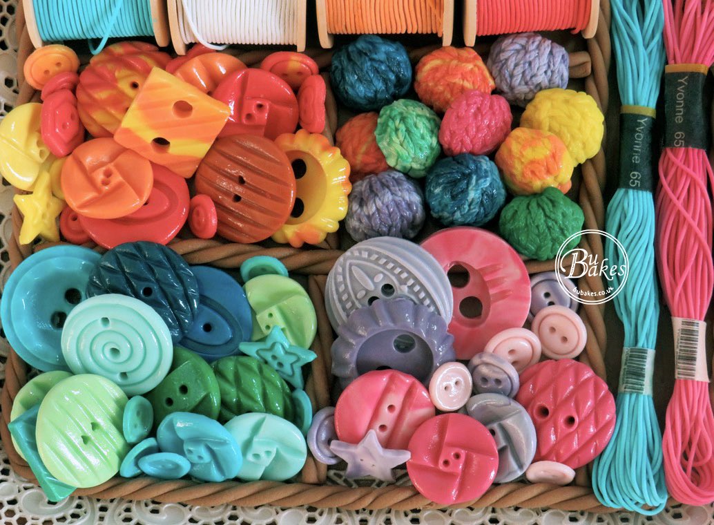 I LOVED creating this haberdashery basket cake...  ⠀
⠀
Every single detail is edible, right down to the personalised embroidery thread labels🧵 ⠀
⠀
It was "sew" much fun to work on... (see what I did there?!) ⠀
⠀
Have a fab day folks! x⠀
⠀