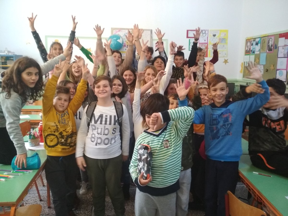 ProjectTrace's tweet image. Continuing the workshops...this time in Greece🇬🇷 In a primary school in a small village near Korinthos the mentors worked with children on Icarus and Dedalus and the Traveller and the Goldsmith stories. Their enthisusasim is simply radiating🌞#TRACEproject