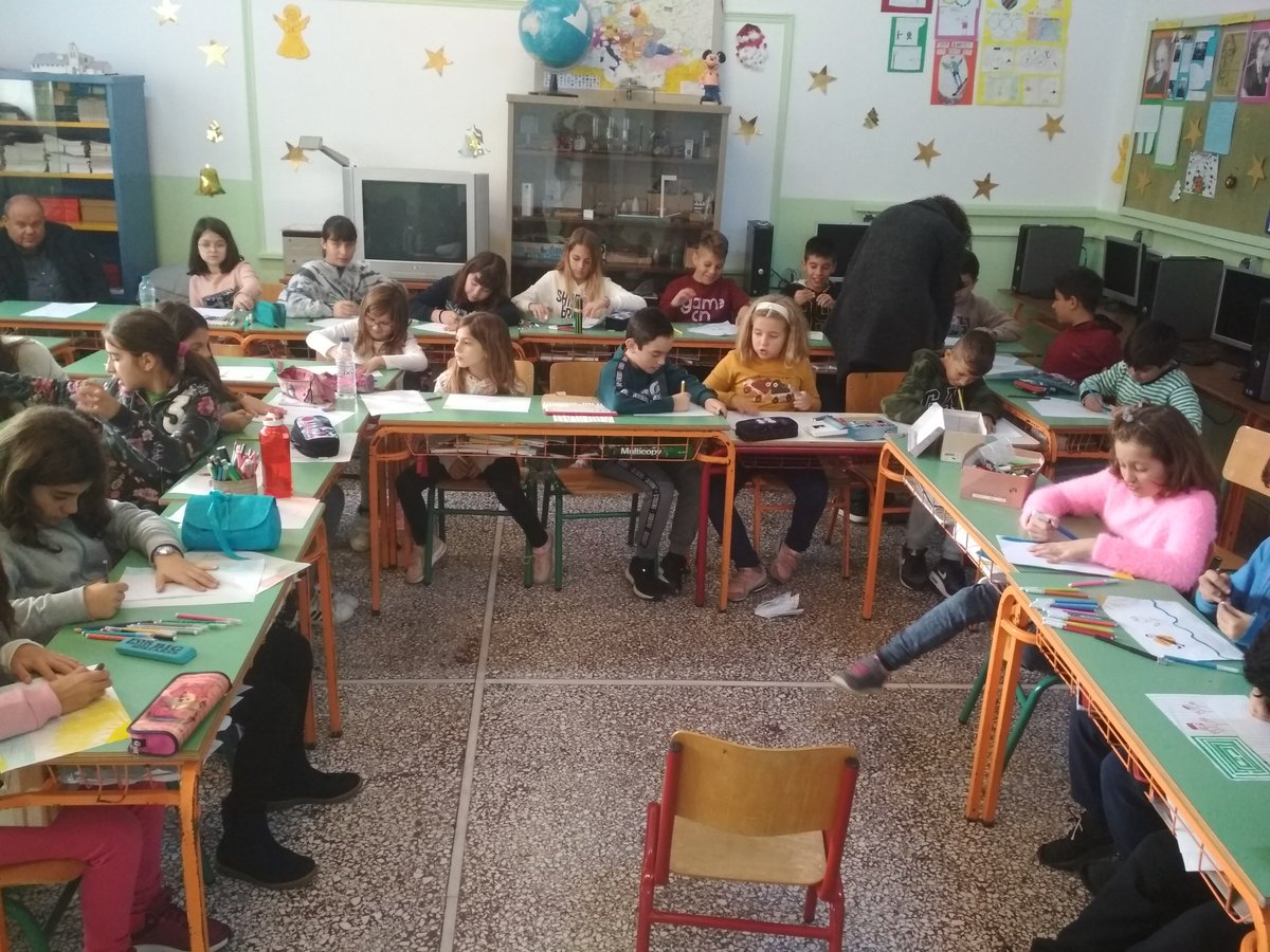 ProjectTrace's tweet image. Continuing the workshops...this time in Greece🇬🇷 In a primary school in a small village near Korinthos the mentors worked with children on Icarus and Dedalus and the Traveller and the Goldsmith stories. Their enthisusasim is simply radiating🌞#TRACEproject