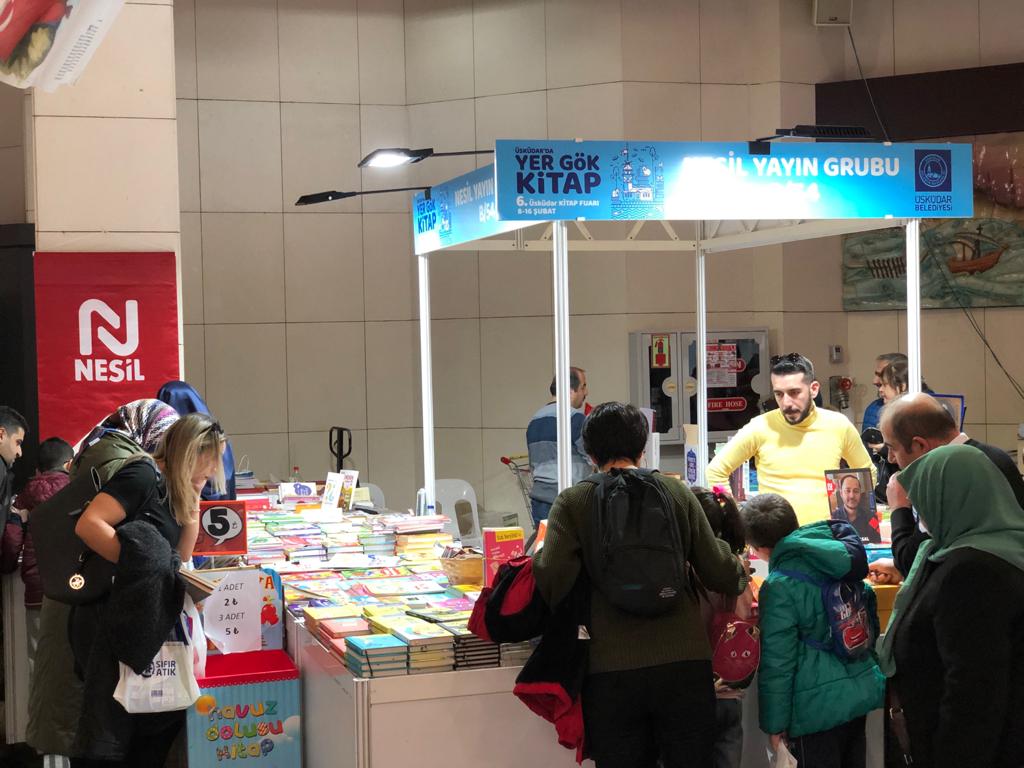 Üsküdar Kitap Fuarında okuyucuları ile buluşan Yusuf Asal sevilen kitaplarını minik kitap kurtları için imzaladı. Fuar boyunca standımızı dolduran Nesil ailesine teşekkür ederiz. 
#üsküdarkitapfuarı