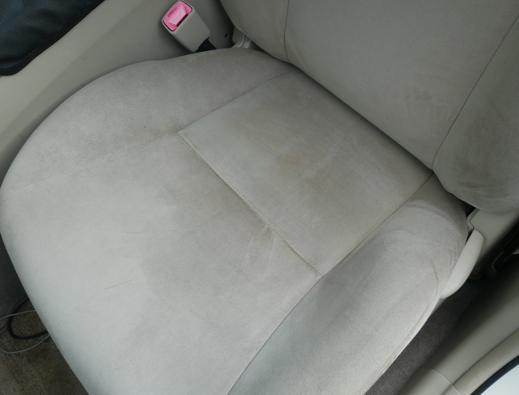 S Plan Coat エスプランコートでは 車体の美観だけではなく 車内の美観に関しても評価を頂いております 経年劣化してしまったシートの染み抜きなどお任せ下さい 車内が一気に明るくなりますよ コーヒーのシミ 血痕 タバコのヤニなどおまかせ