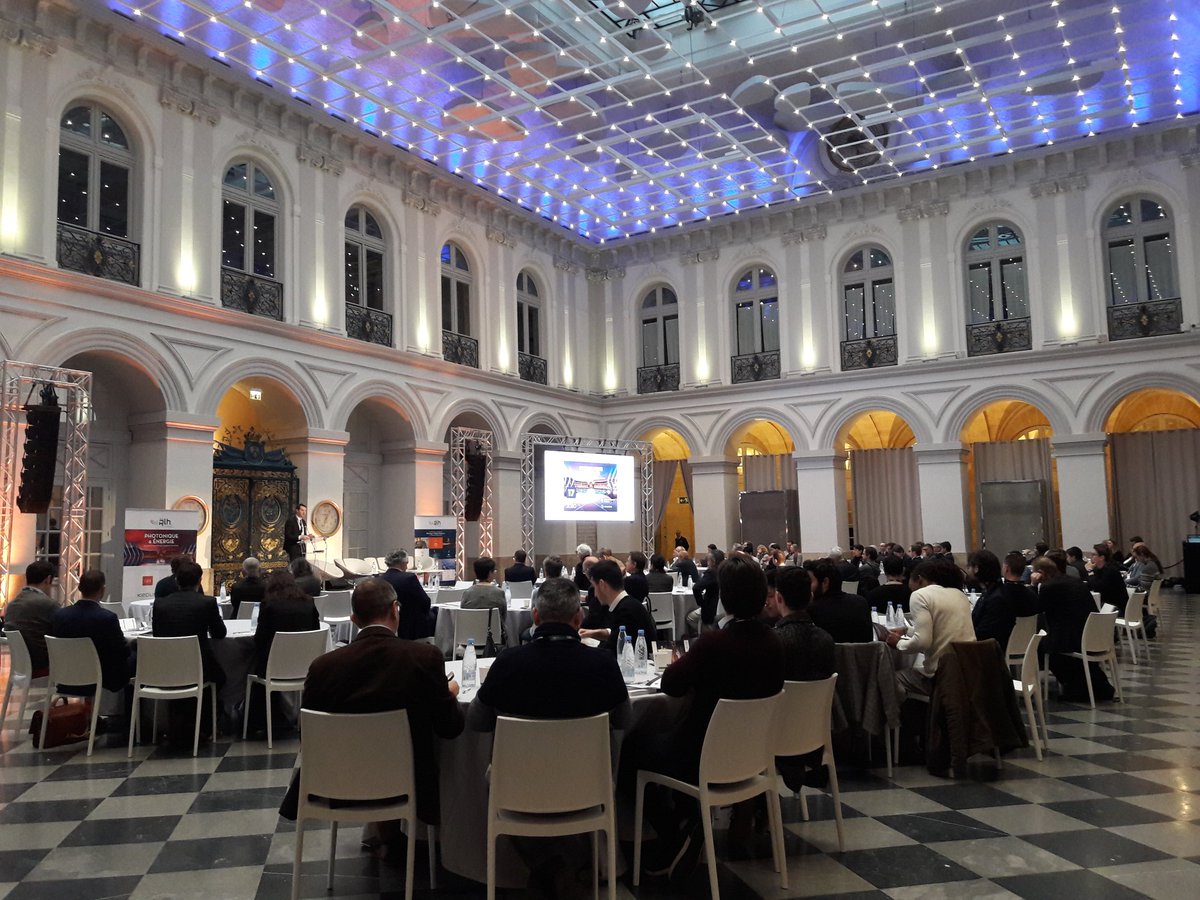 Alpha_RLH's tweet photo. Lancement de la journée "#photonique et #energie" au @PalaisBourseBdx par @FlochHerve @Alpha_RLH et @marclafosse @villedebordeaux https://t.co/g2WnHzKtPA