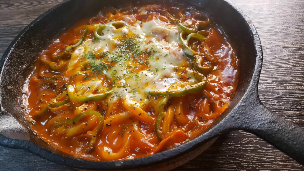 すするタイプのピザが美味しそう！！「ピザ煮込みうどん」が食べたい〜！！
