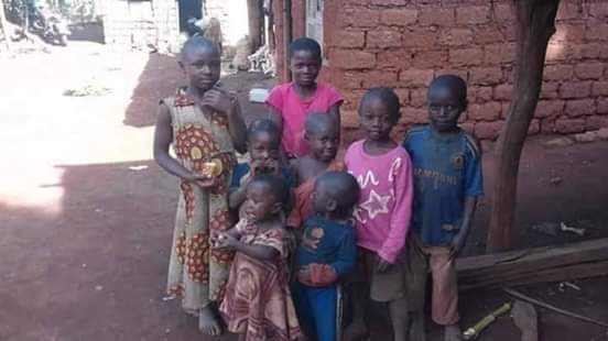 SphinxDu's tweet photo. Des dizaines de civiles massacrés dont des femmes enceintes et des enfants dans le Nord-Ouest du Cameroun où sévit la violence depuis plus de 3 ans.  Plus de 1000 soldats et plus de 3000 civiles y ont déjà trouvé la mort . Ne sommes-nous pas en droit d'évoquer un génocide? https://t.co/enGR2d9NWW