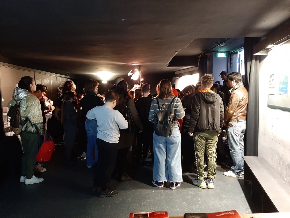 Oggi a <a href="/sala_assoli/">Sala Assoli</a> ai Quartieri Spagnoli con i ragazzi dell'Istituto Aldo Moro di Ponticelli per lo spettacolo Thioro. Un cappuccetto rosso senegalese - iniziativa del progetto Metamorfosi realizzato con il sostegno del @_MiBACT e di <a href="/SIAE_Official/">SIAE</a> per il programma #perchicrea