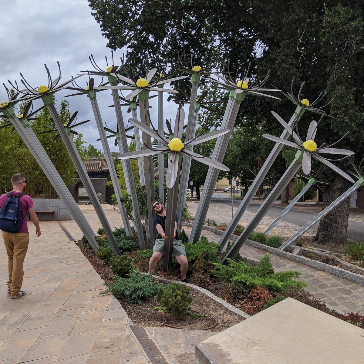 BigAussieThings's tweet photo. Looking so daisy in love's
Got me looking, got me looking so daisy in love #bigdaisies #bigdaisy #bendigo #bigaussiethings #bigthingsdownunder #bigaustralianthings #bigthingsofaustralia #bigthings #visitvictoria #wanderlust https://t.co/YxGlTdzv4v