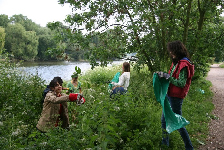 Volunteers in Richmond Park, London