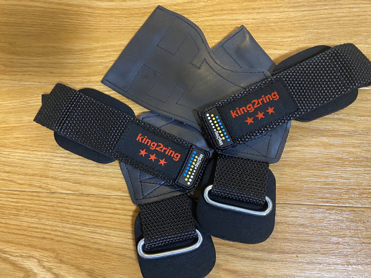 あつし 適当にamazonで買ったパワーグリップだけど 握力や手が痛くなることがないので 効かせたい部位にしっかりと効かせられる 筋トレ再開して2週間半 今日はこれまでで一番いい筋トレができた 継続しよう