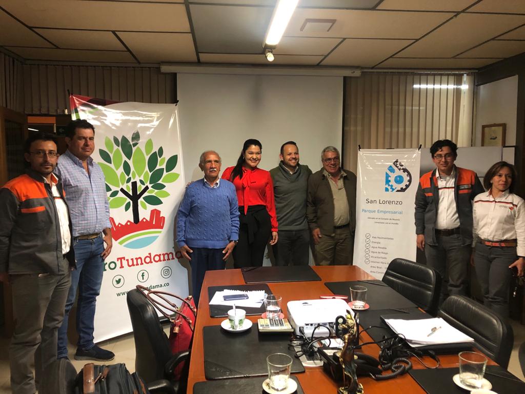SecDesarrolloEB's tweet photo. Ayer nuestra secretaria @JessiealbaM se reunió con el tanque de pensamiento empresarial @ProTundama quienes le ampliaron proyectos y necesidades que desde su perspectiva necesita el Tundama. Desde industrias AGA, adquirimos compromisos para promover el desarrollo de las empresas https://t.co/rY1CtSeKte