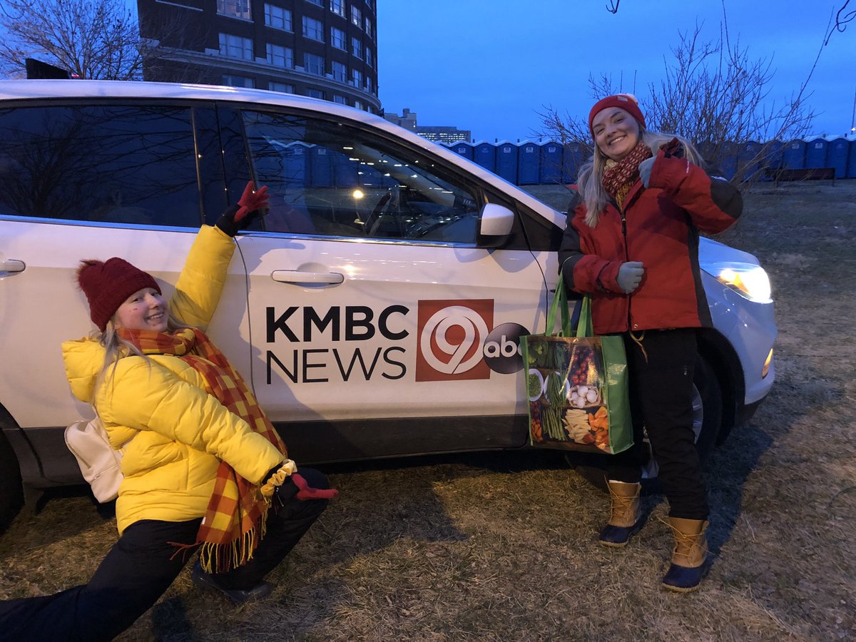 Some <a href="/kmbc/">KMBC</a> fans lining up for the parade!