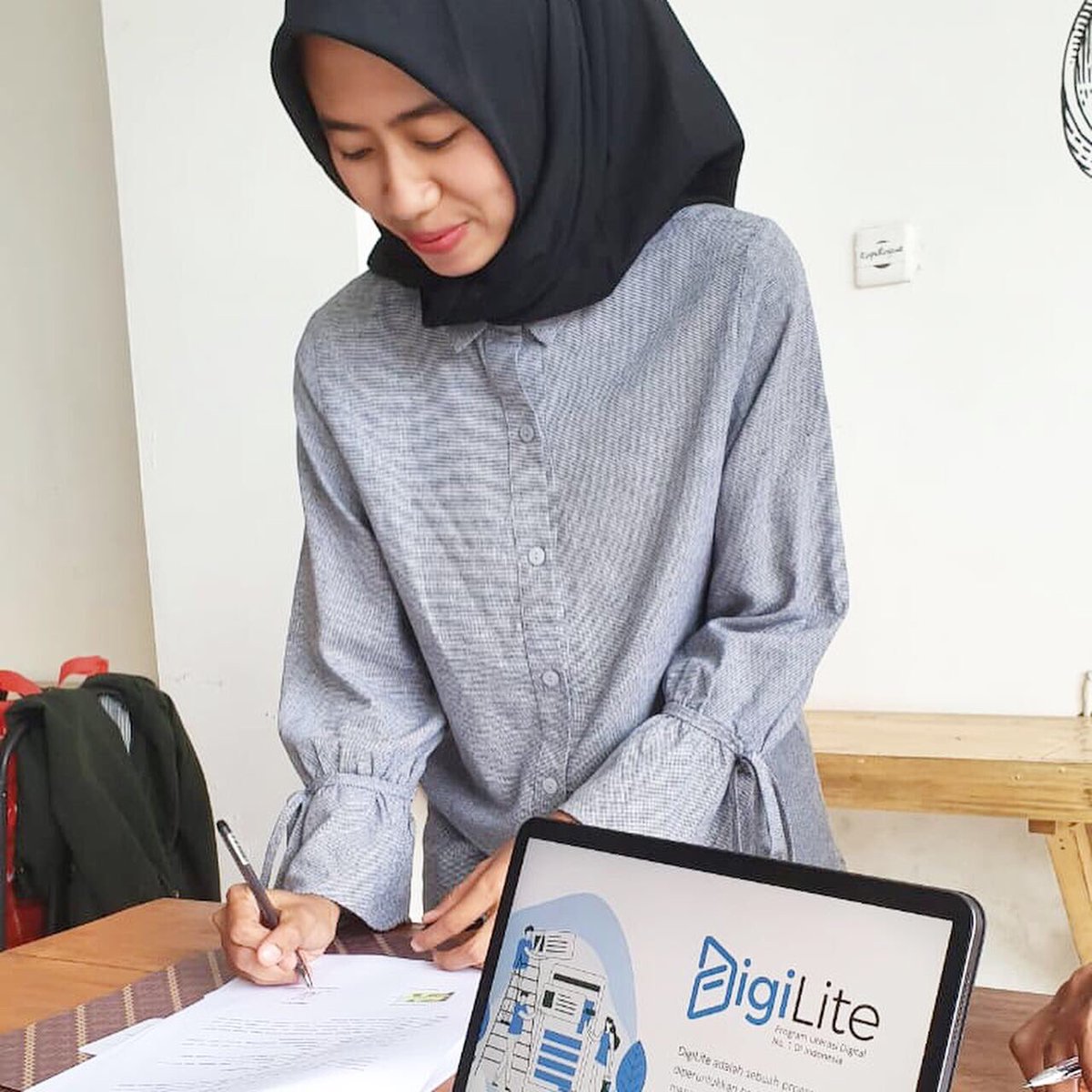 archanabiro's tweet photo. Hari ini 5 Februari 2019, Tim Archana beserta tim Gerakan Menulis Buku Indonesia @gmb_indonesia mensepakati kerjasama untuk program Digilite (https://t.co/fcu0l0DTTz) yang merupakan Program Literasi Digital No. 1 di Indonesia.
#pendidikan #psikologipendidikan #digilite #psikolog https://t.co/nPfgv75FvW