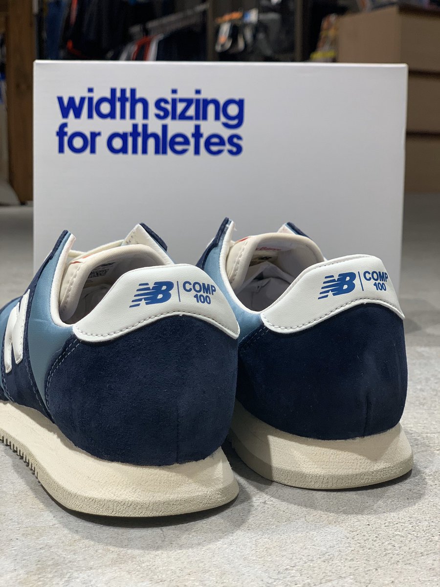 oshmans_NGO's tweet photo. 【New Arrival】
1978年にニューバランス初のレース用シューズとして登場し、主要なマラソン大会で数々の伝説を打ち立てた「COMP100」。
当時のものを忠実に再現したオリジナルカラーが登場👟✨
タンラベルのカラーが
レディースは赤、メンズは青となっています。
#Newbalance #comp100 #oshmans #ls https://t.co/DKWMT0UlQ9
