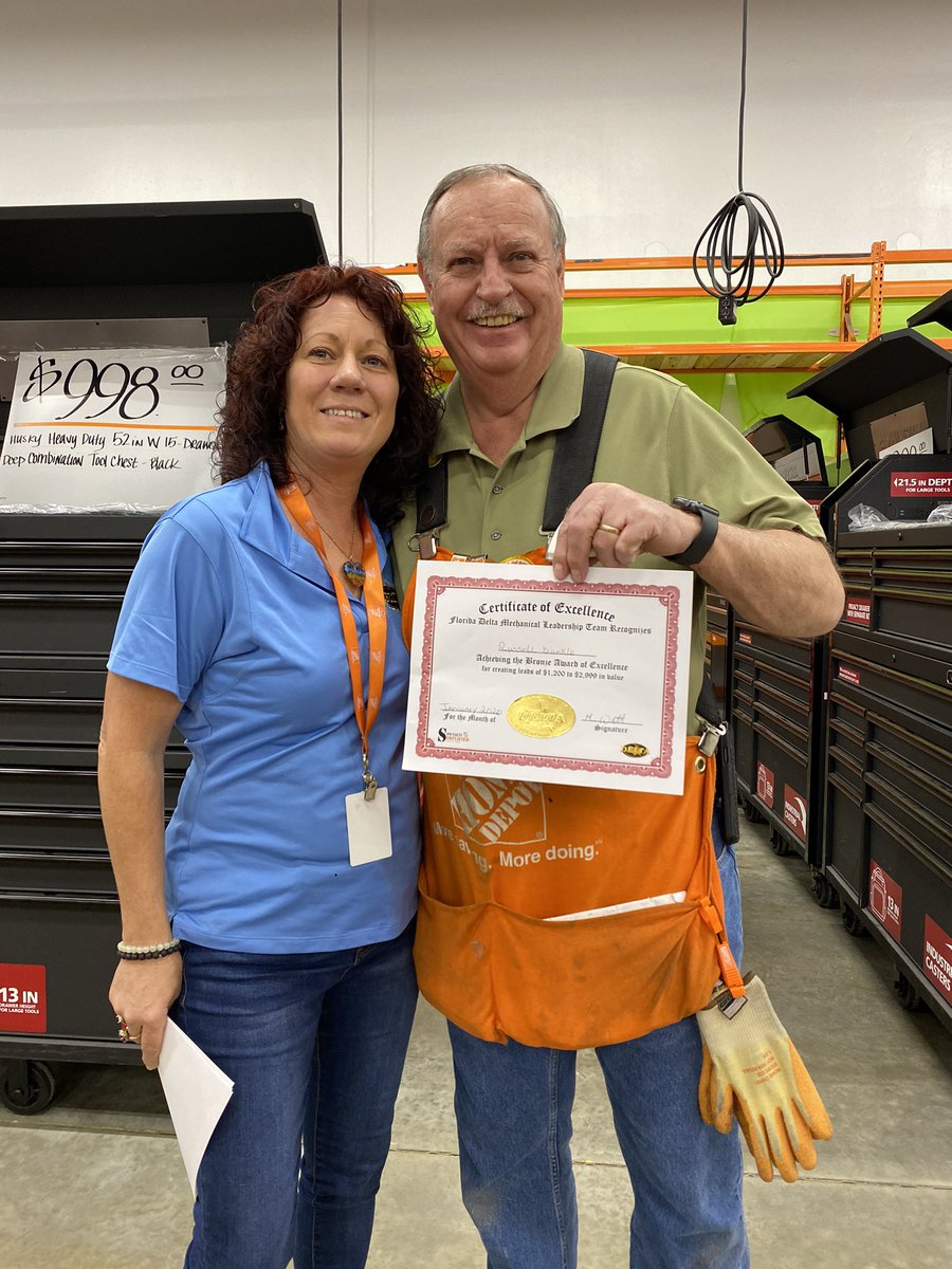 longwayfromhom's tweet photo. Whole store effort. Michaela from Delta mechanical recognizing associates throughout the store, D28, D70, D24, D25, and D26. Great job driving leads, supporting our partners. @AJoyner32 @DougBischoffDSM @DeltaMechanical #leadsinsalewin https://t.co/Eu6hn87AGZ