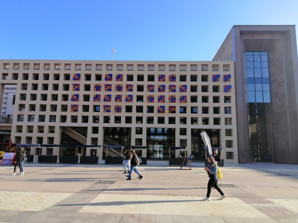 AUC_Library's tweet photo. Good morning!
Can you spot the 100 on the library? #AUCLibrary #AUC100 https://t.co/qDiTEvzPgJ