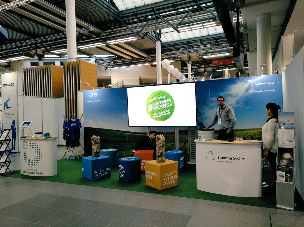 Hardie82's tweet photo. Auch heute wieder auf der #OOPmuc unterwegs? Dann schaut bei unseren #SoftwarePicknick Sessions um 10:40 Uhr, 13:45 Uhr und 16:40 Uhr am Stand 3.4 der @SaxoniaSystems und der @_openknowledge vorbei. Es wird wie immer interessant bei Snacks und Drinks 😁. https://t.co/pTnE00GoOc