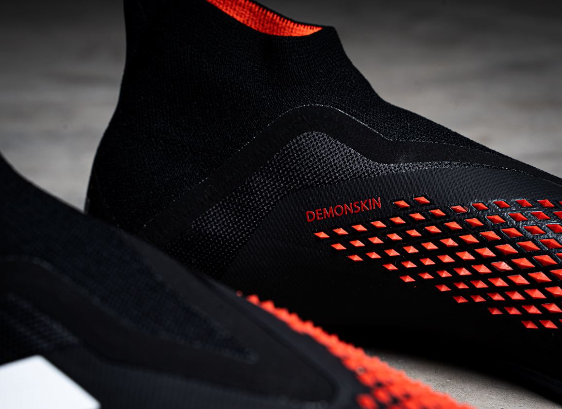 futbolemotion's tweet photo. 🖤La bestia llegó a las pistas❤️
—
📕Así es la nueva @adidasfootball Predator 20+ IN: https://t.co/V780DYCyD6
—
#adidasFootball #adidasPredator #Predator20 #PredatorMutator #adidasFutsal #futbolsala #futsal #zapatillasadidas #FutbolEmotion https://t.co/hFsYGnXact