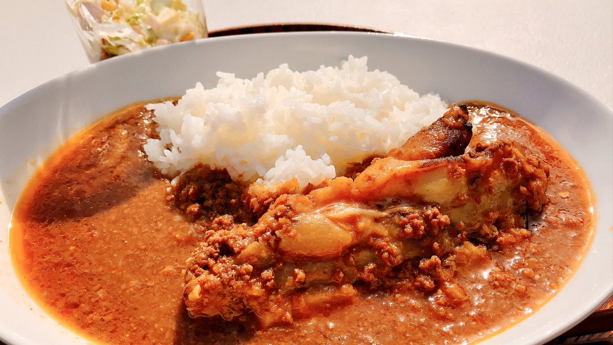 towabuilding's tweet photo. たっぷり遊んだ後はお昼ごはん。
豚足専門店山歩さん特製豚足カレー!
ぷるっぷるの豚足がどーんと入っています。おーいしー!
#うき泊会2020 #農泊体験 #UKEP https://t.co/rMygiCqvtx