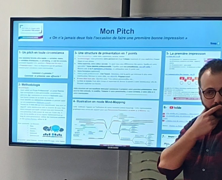 🚩#VersUnMetier : En prévision des rencontres avec les employeurs de demain #mcdonalds et #Prosegur à Chinon on prépare les candidats. Le thème de ce matin "Mon Pitch" ✏. @ChDelorme76 <a href="/ErickKraemer/">Erick KRAEMER</a> <a href="/s_ducrocq/">ducrocq</a> @poleemploi_RCVL