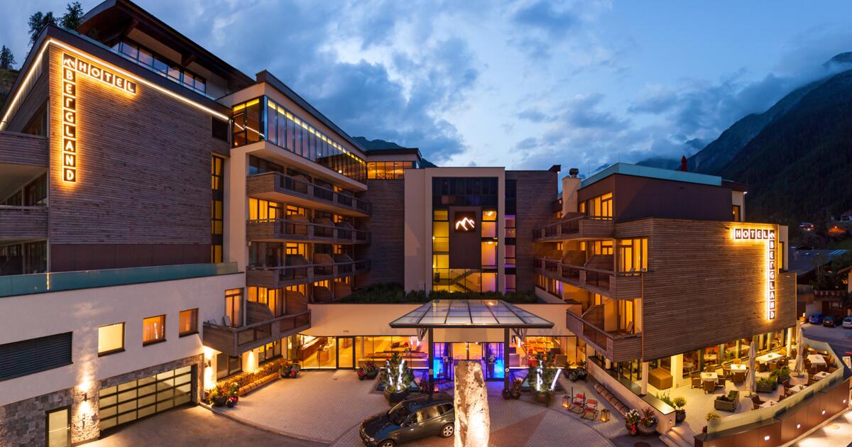 The 5 star Designhotel Bergland enjoys a central yet peaceful location in the heart of Sölden in the Ötztal Valley, Austria thebespokeblackbook.com/designhotel-be… #Solden #Austria #Otztal #Boutique #Luxury #Spa