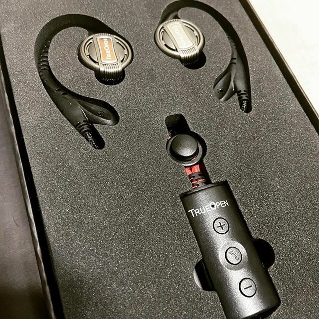 kaworukamo's tweet photo. 耳の穴を塞がないBluetoothイヤホン🌟
閉塞感がないから聴き疲れしにくいしながら聞きするのにぴったり。外でのお散歩に良いかも!
#trueopen
#uniqcorporation
#wirelessearphones
#bluetoothearphone https://t.co/qBsBRw2fQ3 https://t.co/VylAO3FFpu