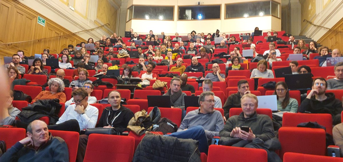 thySpriet's tweet photo. Salle comble pour la journée #CSIESR #moodle #mootfr @LeCnam. Et malgré les fauteuils très confortables, personne ne dort ! https://t.co/3PCGIAzCFb