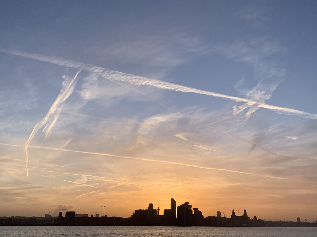 Nature’s sky art over Liverpool waterfront.  #liverpool #newbrighton #waterfront #liverpoolwaterfront #skyart #sky #clouds @theguidelpool @explorelpool @scousescene @bestwirral @visitwirral @love_wirral @lovewirral p