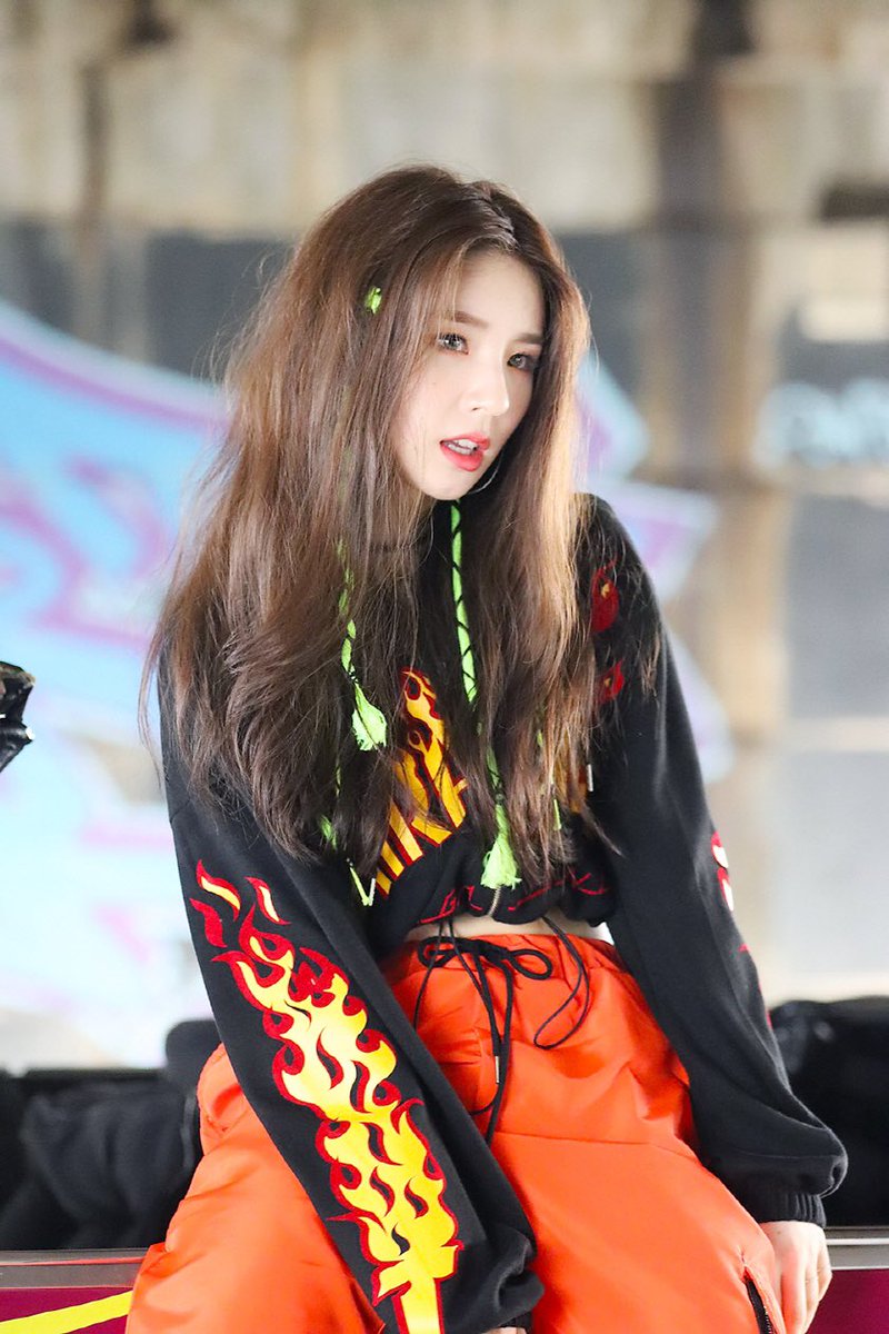 HEEJIN_TH's tweet photo. PIC | ภาพเบื้องหลังการถ่ายทำ MV เพลง So What ของฮีจินจาก Genie ค่ะ 🐰🧡

🔗 https://t.co/03m9RLndDE

#LOONA #HEEJIN #이달의소녀 #희진
#LOONA_SOWHAT https://t.co/On8IrzP5Ju