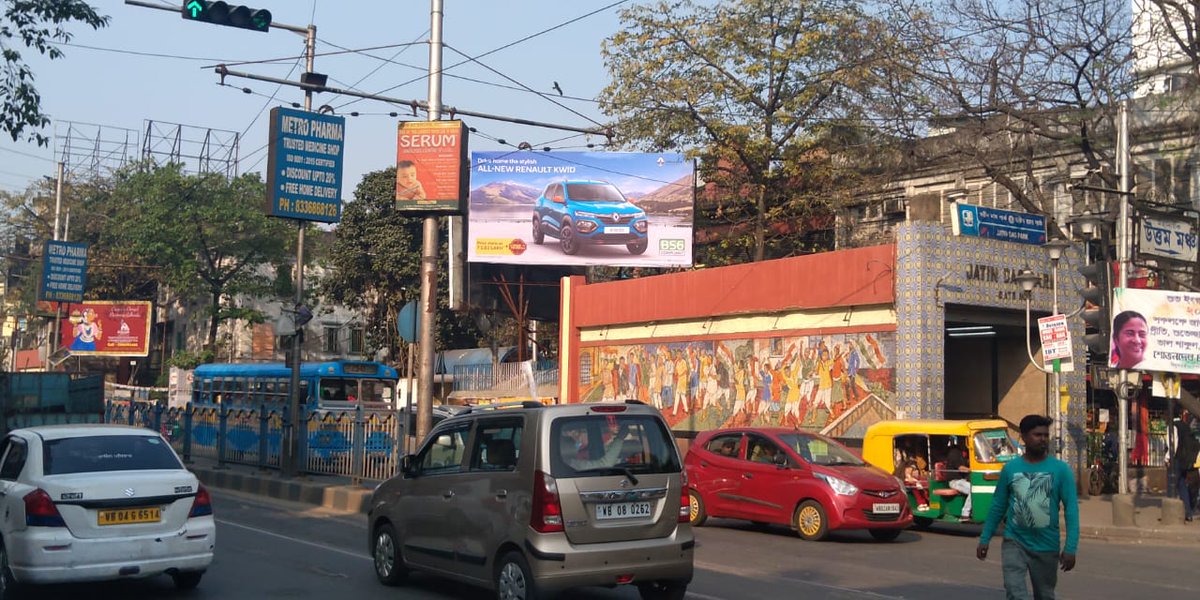 gatewayadvts's tweet photo. Renault Kiwd Campaign with Gateway Advertisers
Opp Basushree Cinema facing Rashbihari
#Kolkata #Campaign #JatinDasPark #ooh #RenaultKIWD #KWIDFeatureLoaded  #RenaultIndia #advertising Hoarding at Kolkata https://t.co/tLqep5DmCC