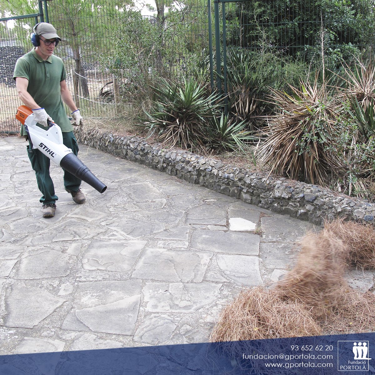 FundacioPortola's tweet photo. Hem estat adjudicataris del concurs de manteniment de jardineria de la Colònia Güell, un espai únic que ens agrada mantenir i cuidar #Inclusió #disCAPACITAT #jardineria #criptagaudi #criptaguell #gaudibarcelona #gaudistyle #BaixLlobregat #aunsaltdeBarcelona #SantaColomadeCervelló https://t.co/FHyrKIO3yo