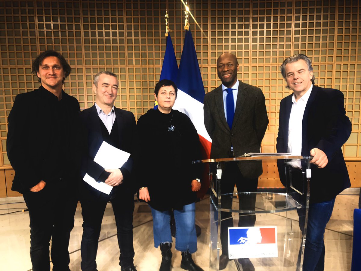 marcschillaci's tweet photo. #fevad #ecommerce
Profil du ecommerçant 2020
Avec Didier Mayeur et 3 marchands #Oxatis
- Stephane  Quinery 
https://t.co/PQRbKU79VK
- Valerie  Peigneux
https://t.co/gii9xvg75I
- Guy Alain  Atangana
https://t.co/GdeIEb0EcO
Et Mathieu Chauvin, Oxatis - qui prend la photo ! https://t.co/Tke15z5Lt9